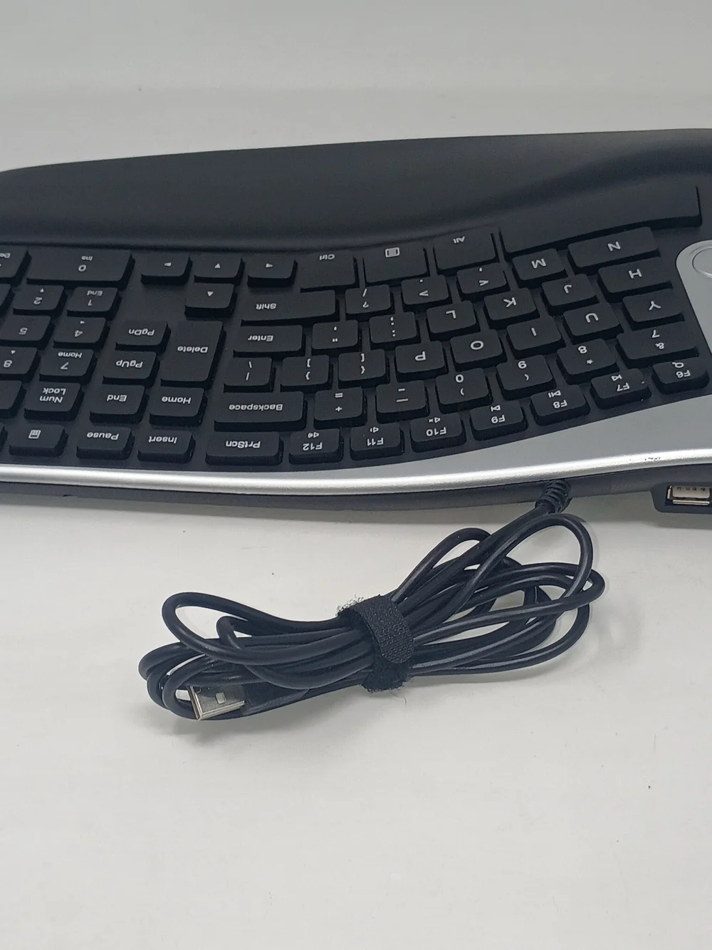 NuleaMicrosoft Ergonomic Wired Keyboard with Palm Rest - Black